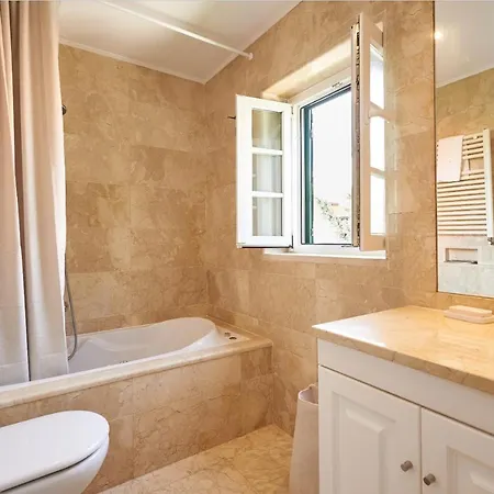 Villa Noble Golf And Pool By The Sea Estoril